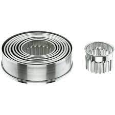 [68070] CAJA 9 CORTAPASTAS RDOS. RIZADOS INOX.  